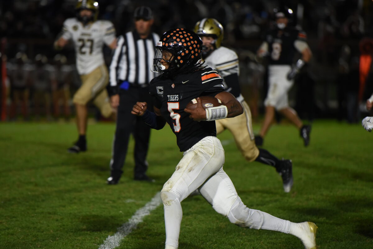 Lucky No. 7: Sharon Outmuscles Grove City in 20-13 Thriller